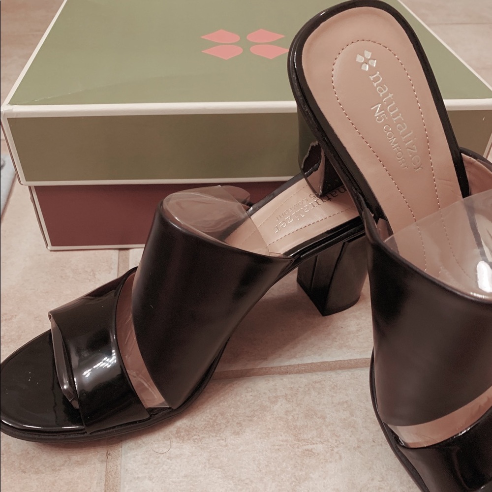 Naturalizer black pumps! (N5)
